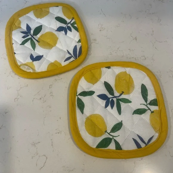 Lemon Print Kitchen Linen Set - Picture 6 of 7
